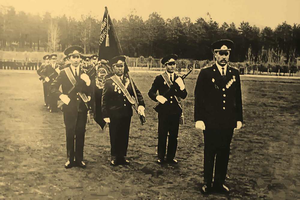 Вручение Красного знамени УВД. 9 мая 1964 года.